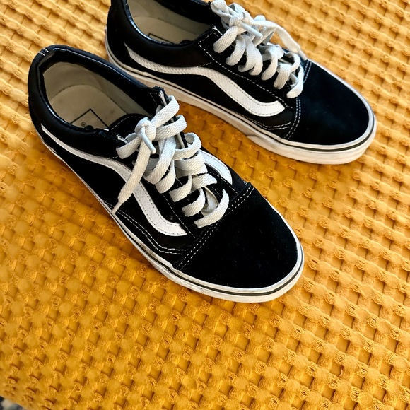 Vans Black and White Old Skool Sneakers Classic Skate Design - Picture 4 of 7